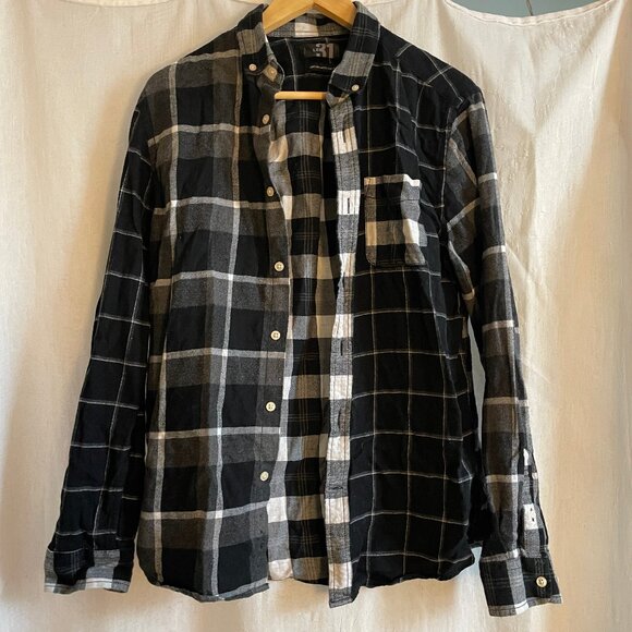 Black and White Flannel - Picture 1 of 5